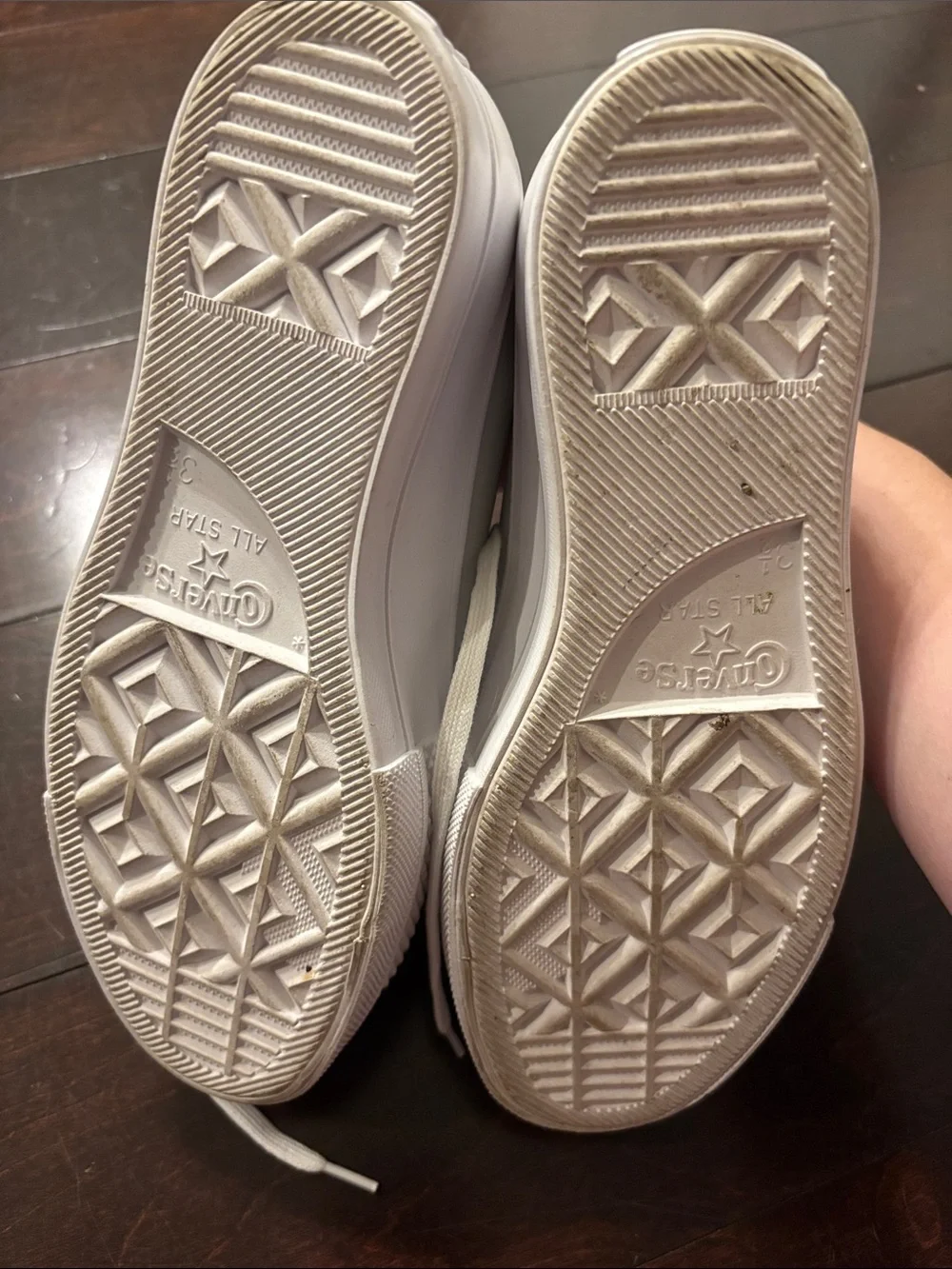 Women’s Converse Low Top Sneakers in Light Gray